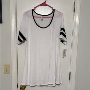LuLaRoe Perfect Tee